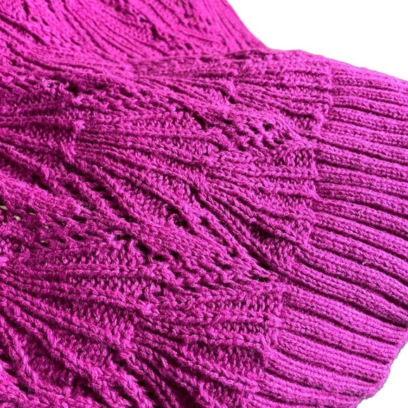 St. John's Bay Fuchsia Cut Out Crocheted Sweater Size Large Beautiful Pattern - Picture 5 of 9